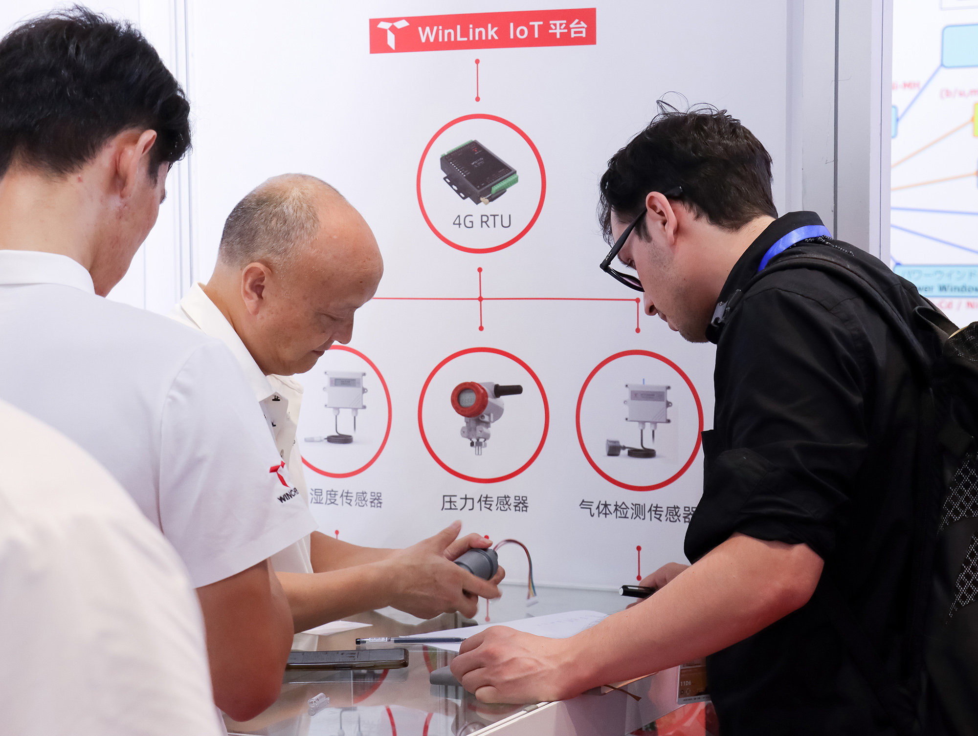 觀眾蒞臨威勤傳感展位