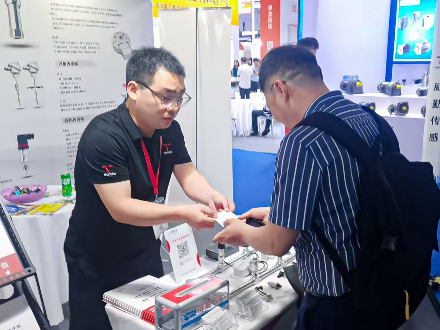 觀眾蒞臨威勤展位